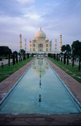 Agra;-Architecture;-Central-axis;-Cypresses;-India;-Kaleidos;-Kaleidos-images;-La-parole-à-limage;-Mausoleum;-Mughal;-Mumtaz-Mahal;-Paving;-Pool;-Reflection;-Shah-Jahan;-Stories-Pictures;-Taj-Mahal;-Tarek-Charara;-UNESCO;-Uttar-Pradesh;-Vertical;-World-Heritage